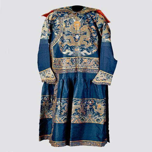 龙袍最新爆料视频播放,最新爆料视频带你领略古代皇权服饰的神秘魅力